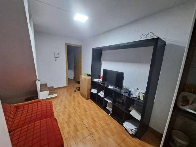 Piso en venta en calle D'orpí, Barcelona, de 55 m² 2 habitaciones por 70.000