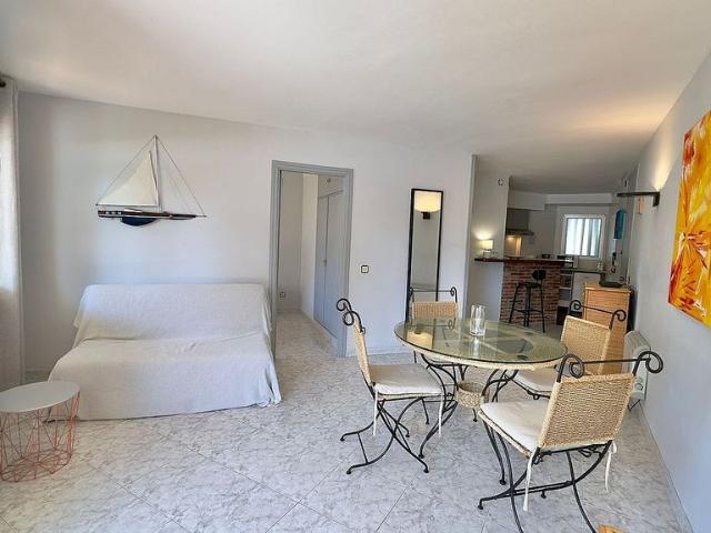 Piso en venta en calle Eivissa, Torroella de Montgrí, de 59 m² 1 habitación por 178.000