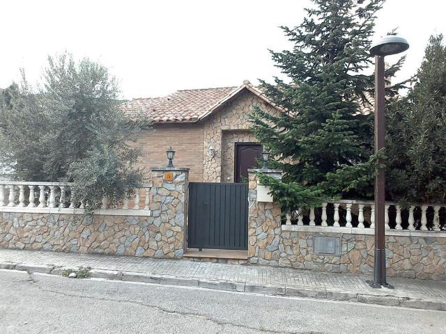 Piso en venta en calle Els Esquirols, Sant Fost de Campsentelles, de 173 m² 3 habitaciones por 325.000