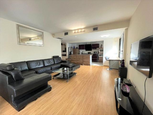 Piso en venta en calle Escoles, Castell Platja d´Aro, de 94 m² 2 habitaciones por 349.000