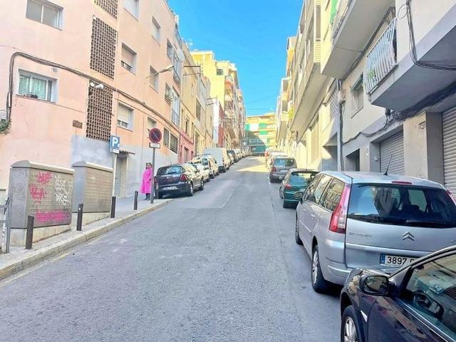 Piso en venta en calle Estadi, Badalona, de 64 m² 3 habitaciones por 95.000
