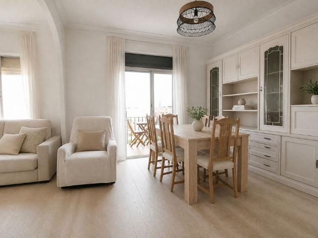 Piso en venta en calle Favència, Barcelona, de 66 m² 2 habitaciones por 310.000