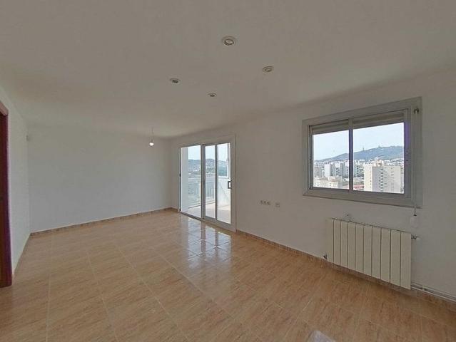 Piso en venta en calle Favència, Barcelona, de 81 m² 3 habitaciones por 264.000
