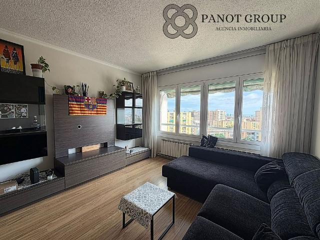 Piso en venta en calle Favència, Barcelona, de 98 m² 3 habitaciones por 297.000