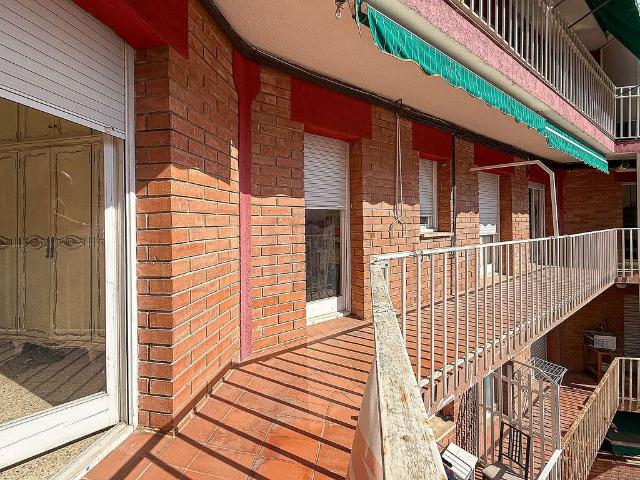 Piso en venta en calle Favencia, Sabadell, de 63 m² 3 habitaciones por 250.000