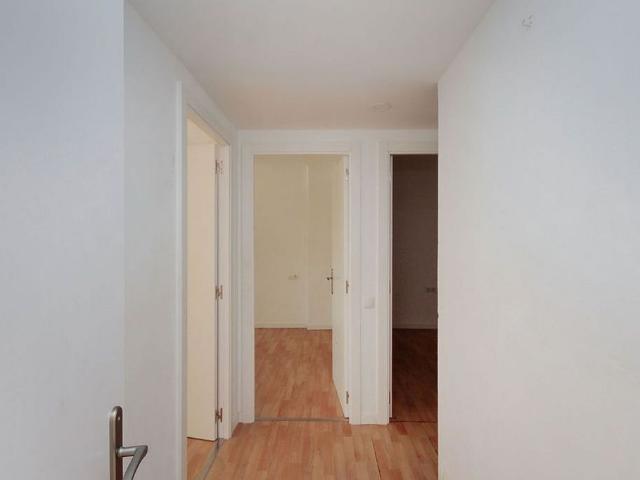 Piso en venta en calle Federico Garcia Lorca, Barcelona, de 73 m² 3 habitaciones por 269.000