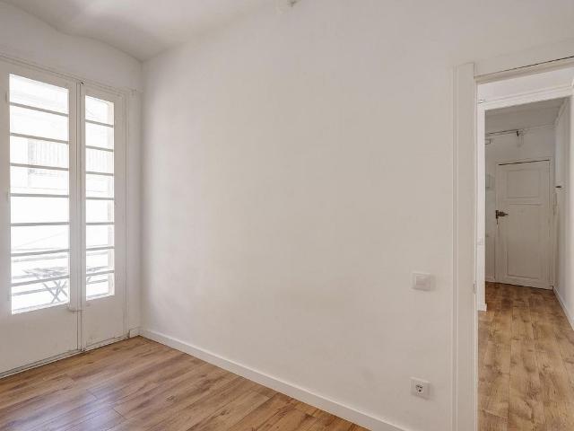 Piso en venta en calle Felicia Fuster Viladecans, Barcelona, de 29 m² 1 habitación por 195.000