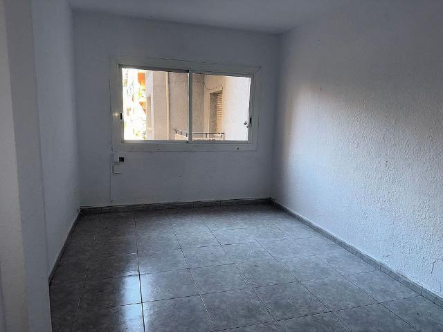 Piso en venta en calle Festa Major D'iquique, Sant Adrià de Besos, de 65 m² 3 habitaciones por 195.000