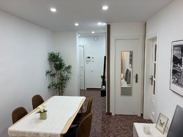 Piso en venta en calle Ferrocarrils Catalans, Barcelona, de 81 m² 3 habitaciones por 288.000