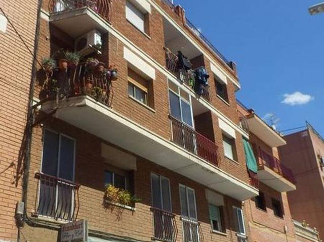 Piso en venta en calle Flor i Cel, Santa Coloma de Gramanet, de 50 m² 3 habitaciones por 105.400