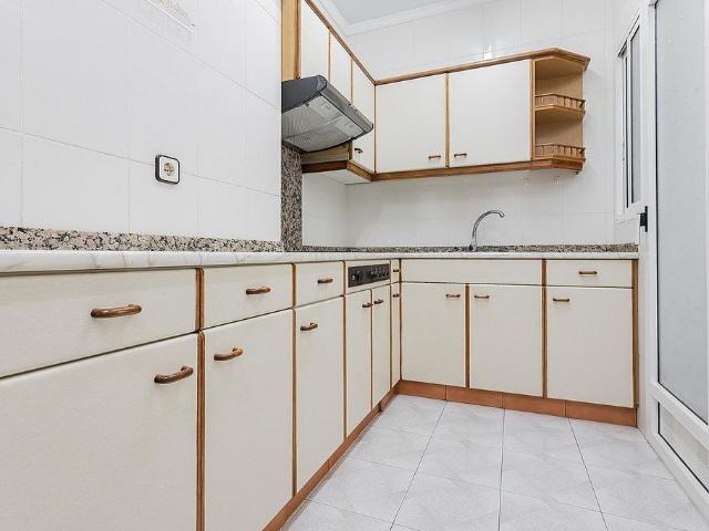 Piso en venta en calle Fluvia, Barcelona, de 76 m² 3 habitaciones por 390.000