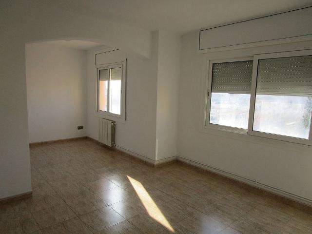 Piso en venta en calle Fontanella, Sabadell, de 56 m² 2 habitaciones por 126.000
