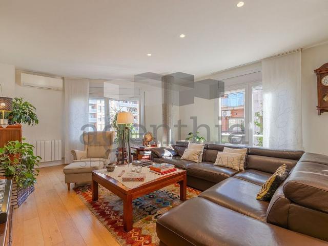 Piso en venta en calle Francesc Roges, Girona, de 95 m² 2 habitaciones por 425.000