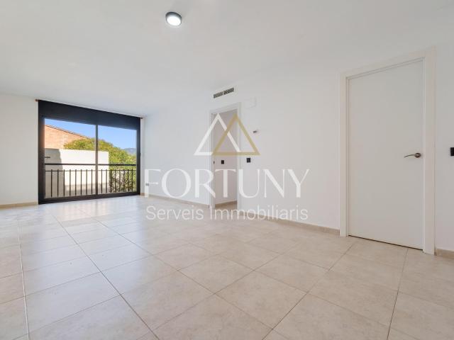 Piso en venta en calle Guillem de Jorba, Montbrio del camp