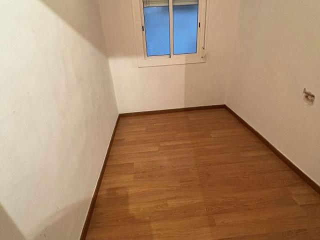 Piso en venta en calle Guitard, Barcelona, de 73 m² 4 habitaciones por 398.000
