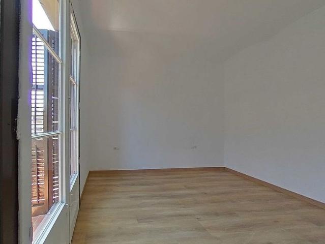 Piso en venta en calle Gaudi, Barcelona, de 79 m² 4 habitaciones por 449.000