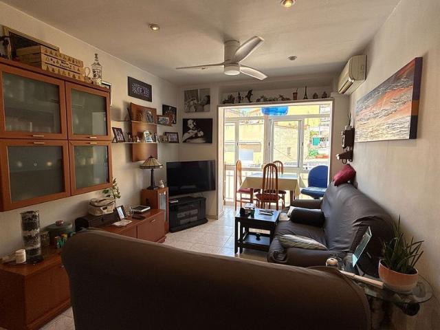 Piso en venta en calle Giralda, Castelldefels, de 71 m² 3 habitaciones por 230.000