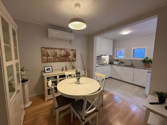 Piso en venta en calle Gran de Gràcia, Barcelona, de 77 m² 4 habitaciones por 463.500