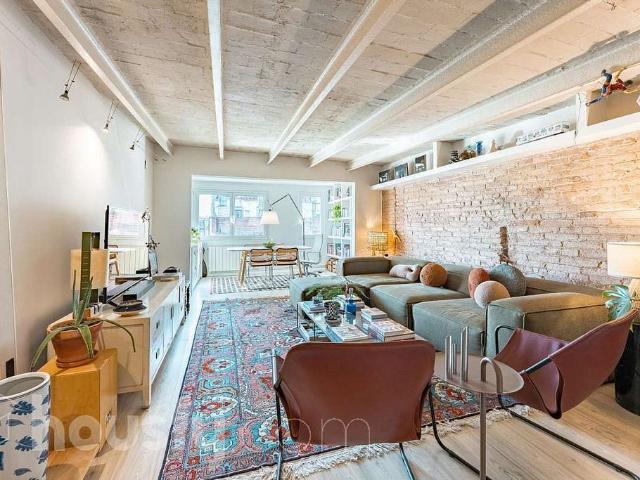 Ático en venta en calle Gran de Gràcia, Barcelona, de 91 m² 1 habitación por 485.000