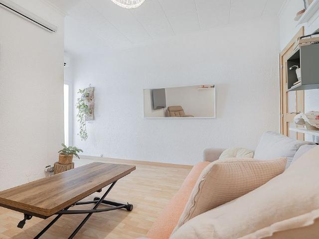Piso en venta en calle Gran de Sant Andreu, Barcelona, de 72 m² 2 habitaciones por 295.000
