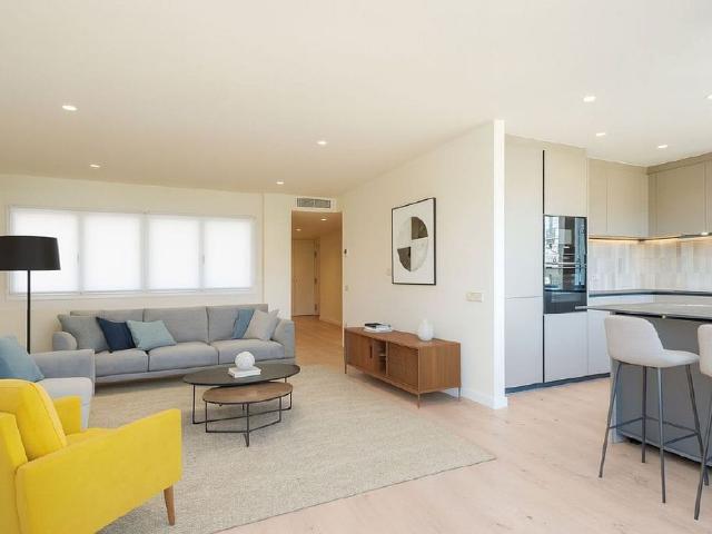 Piso en venta en calle Gran Via de Jaume I, Girona, de 109 m² 4 habitaciones por 535.000