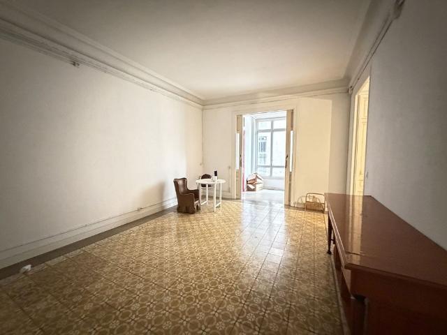 Piso en venta en calle Gran Via de Les Corts Catalanes, Barcelona, de 128 m² 3 habitaciones por 570.000