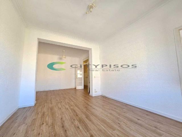 Piso en venta en calle Gran Via de Les Corts Catalanes, Barcelona, de 130 m² 5 habitaciones por 590.000