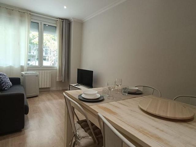 Piso en venta en calle Gran Via de Les Corts Catalanes, Barcelona, de 38 m² 1 habitación por 219.000
