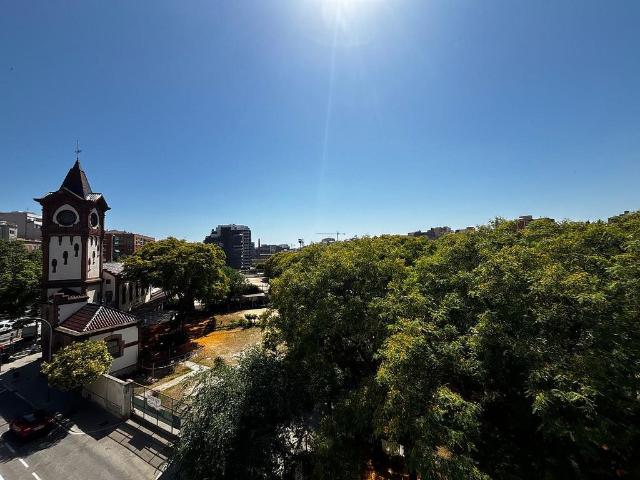 Piso en venta en calle Gran Via de Les Corts Catalanes, Barcelona, de 57 m² 2 habitaciones por 360.000