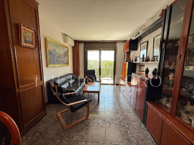 Piso en venta en calle Gran Via de Les Corts Catalanes, Barcelona, de 84 m² 4 habitaciones por 410.000