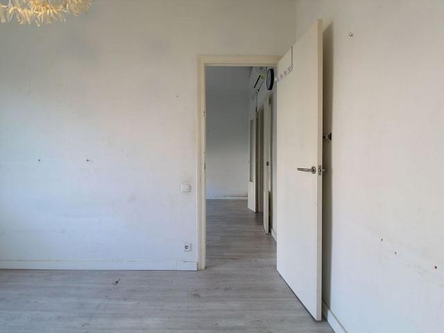 Piso en venta en calle Gran Via de Les Corts Catalanes, Barcelona, de 87 m² 4 habitaciones por 275.000
