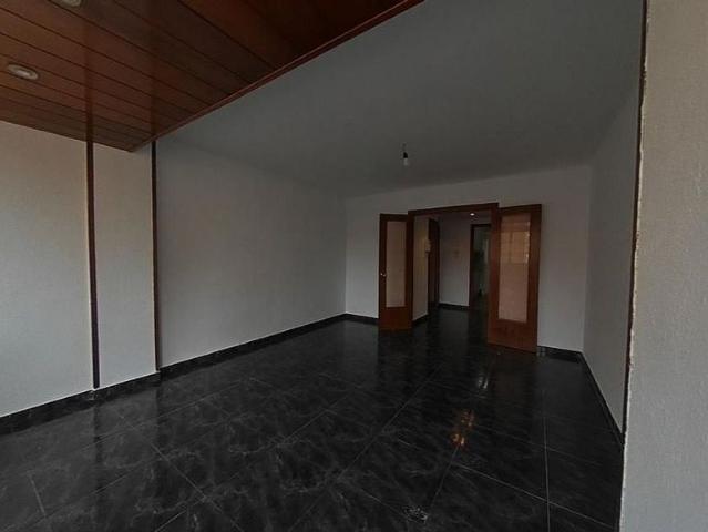 Piso en venta en calle Gran Via de Les Corts Catalanes, Barcelona, de 83 m² 3 habitaciones por 275.000