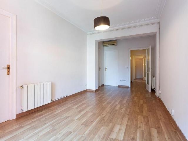 Piso en venta en calle Granja, Barcelona, de 65 m² 3 habitaciones por 450.000