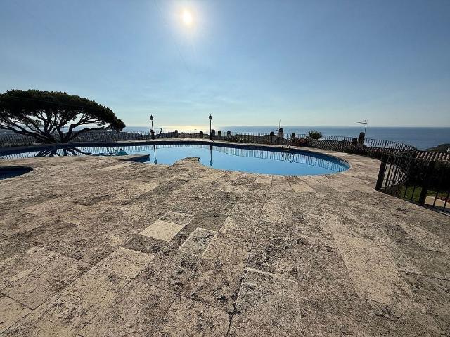 Piso en venta en calle Grumet, Sant Feliu de Guíxols, de 93 m² 2 habitaciones por 270.000