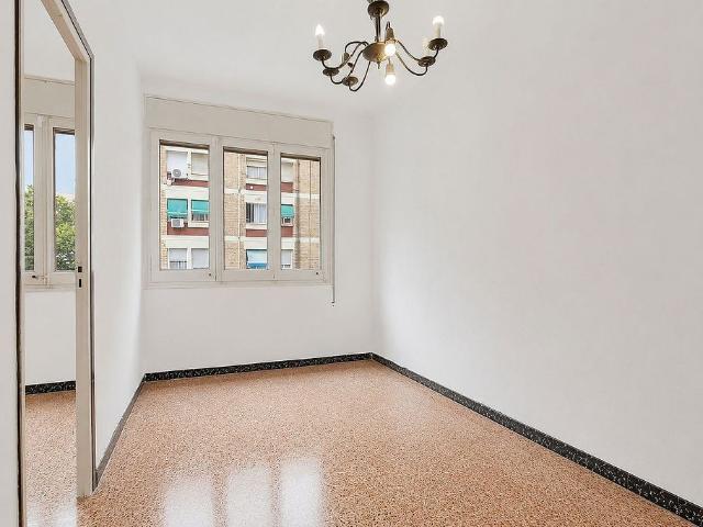 Piso en venta en calle Huelva, Barcelona, de 47 m² 3 habitaciones por 235.000