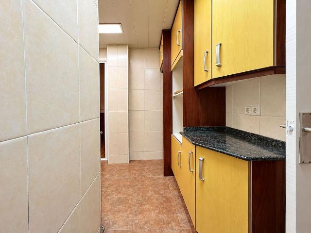Piso en venta en calle Huelva, Barcelona, de 76 m² 4 habitaciones por 370.000