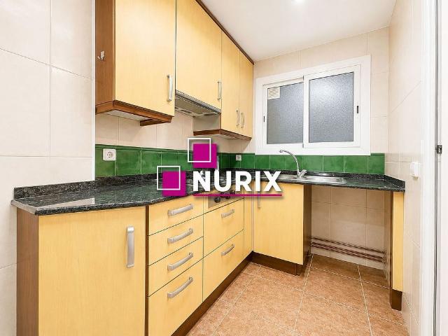 Piso en venta en calle Huelva, Barcelona, de 90 m² 4 habitaciones por 380.000