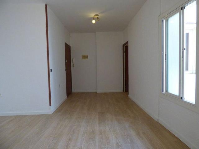 Piso en venta en calle Hospital, Barcelona, de 48 m² 1 habitación por 300.000