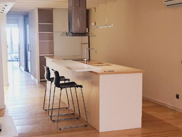 Piso en venta en calle Hospital, Barcelona, de 74 m² 2 habitaciones por 309.000
