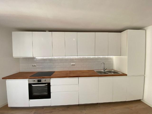 Piso en venta en calle De L'hospital, Barcelona, de 80 m² 2 habitaciones por 310.000