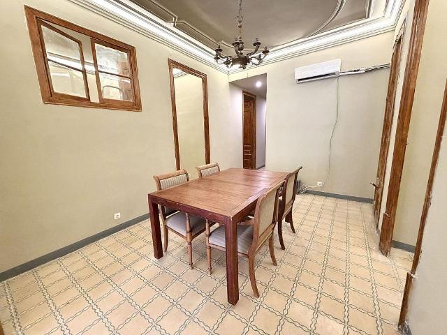 Piso en venta en calle Hospital, Barcelona, de 126 m² 4 habitaciones por 495.000