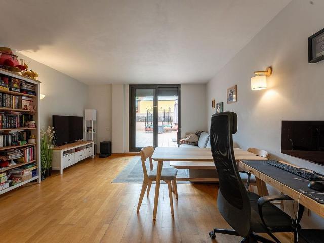Piso en venta en calle Illa, Girona, de 55 m² 2 habitaciones por 275.000