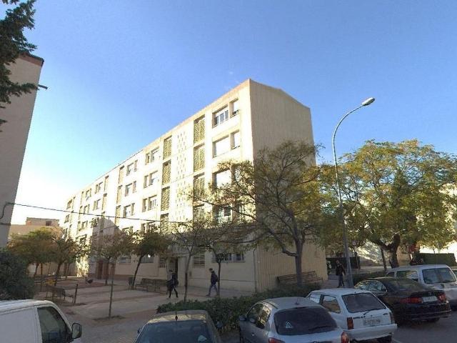 Piso en venta en calle Illa Noble, Sabadell, de 62 m² 4 habitaciones por 107.500