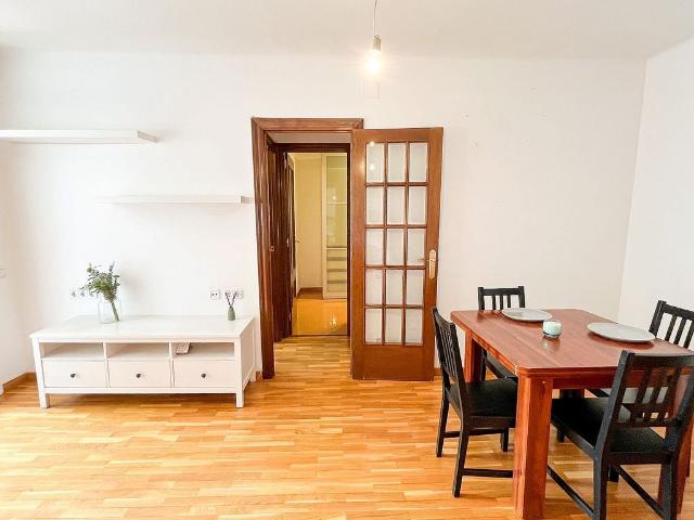 Piso en venta en calle Independencia, Barcelona, de 75 m² 4 habitaciones por 394.900
