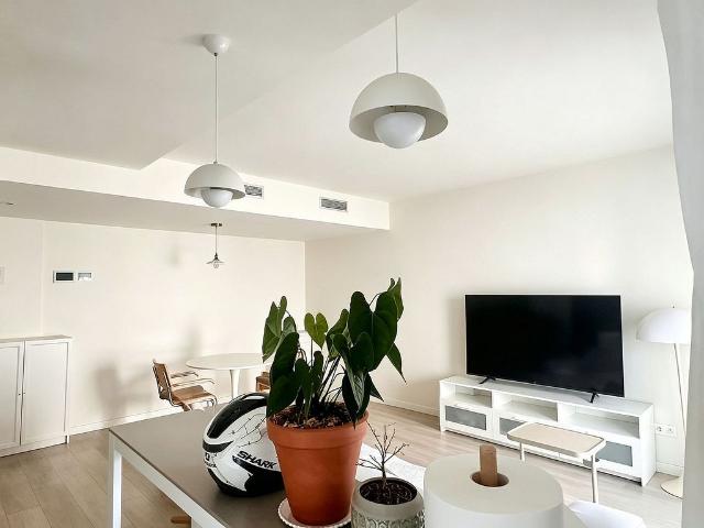 Piso en venta en calle Industria, Badalona, de 90 m² 2 habitaciones por 430.000
