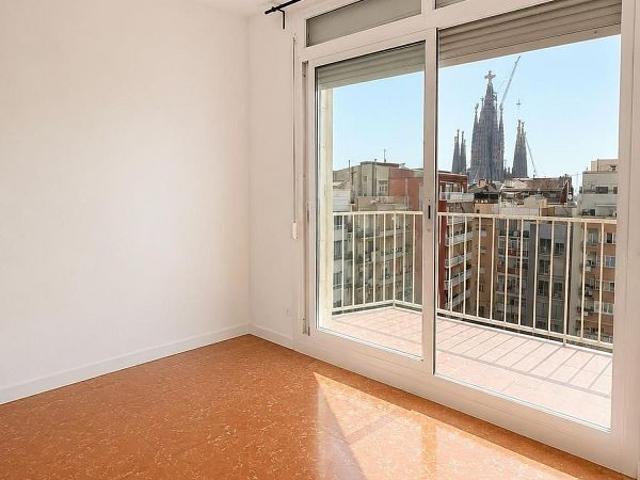 Piso en venta en calle Industria, Barcelona, de 79 m² 4 habitaciones por 540.000