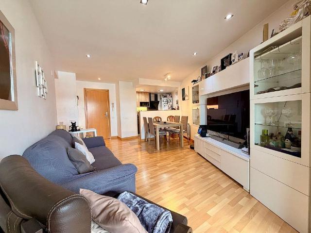 Piso en venta en calle Isabel Aunion, Cornellà de Llobregat, de 60 m² 2 habitaciones por 321.500