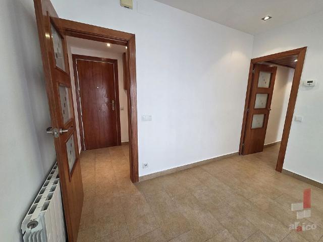 Piso en venta en calle Isard, Barcelona, de 75 m² 3 habitaciones por 310.000