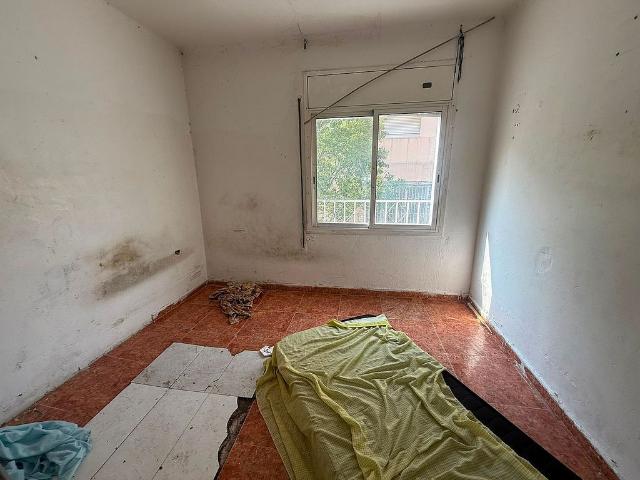 Piso en venta en calle Juan Valera, Badalona, de 41 m² 2 habitaciones por 99.000