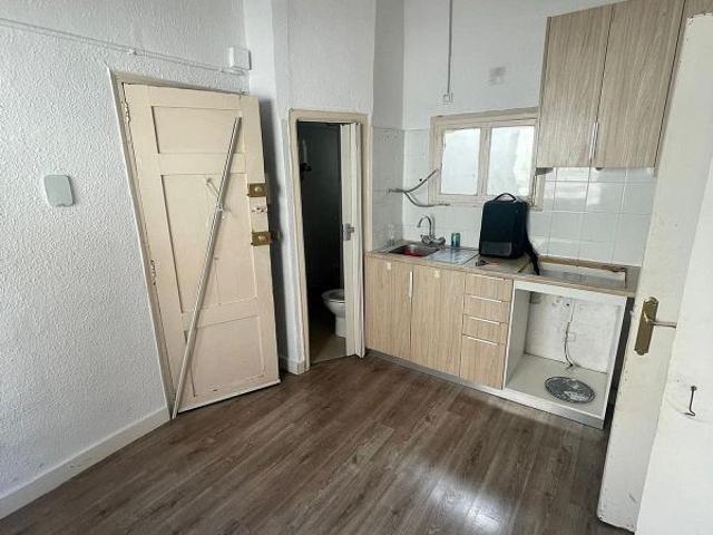 Piso en venta en calle Jardí, Hospitalet de Llobregat, L´, de 38 m² 2 habitaciones por 134.900
